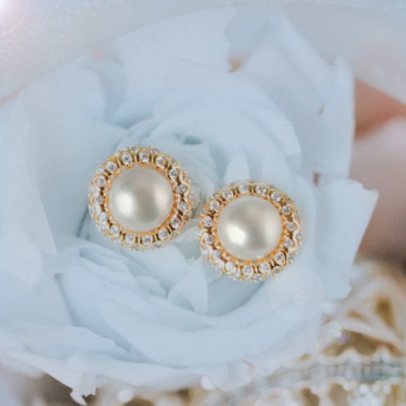 Gold Vermeil Real Cultured Freshwater Pearl Earrings Studs for her - Picture 1 of 4